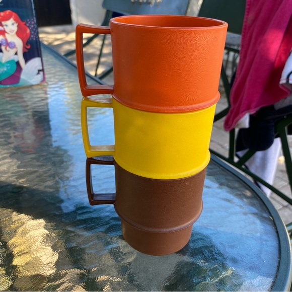 Tupperware Stacking Mugs - Picture 1 of 3
